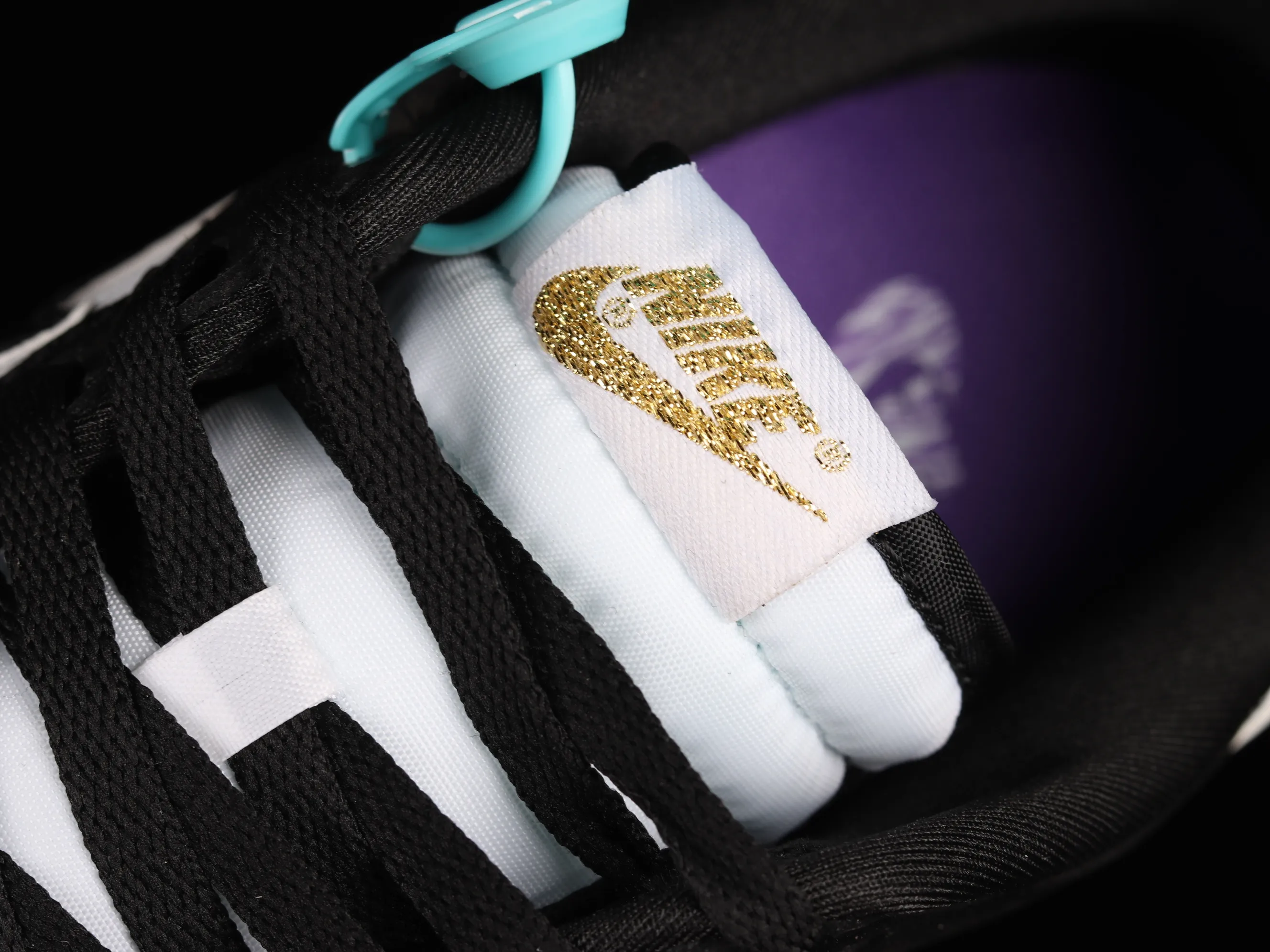 All categories Nk SB Dunk series Nk SB Dunk Low low-top sneakers F version special price Nk Dunk SB Low black and white patent leather panda SB smashed backboard fashion casual sneakers DR9511-100